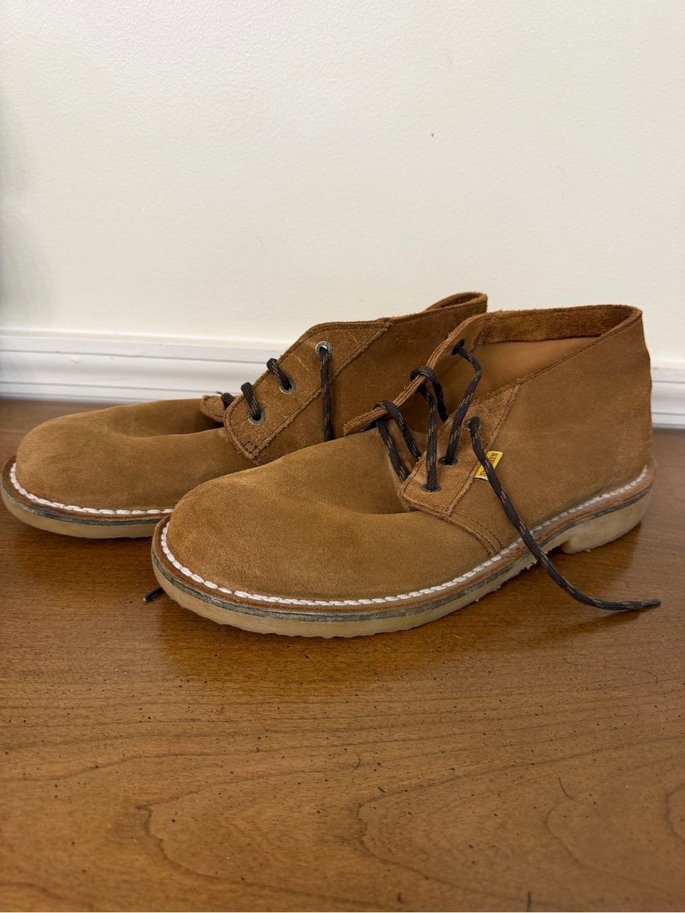 Men's Suede Chukka Boots in Tan Suede - Picture 3 of 7